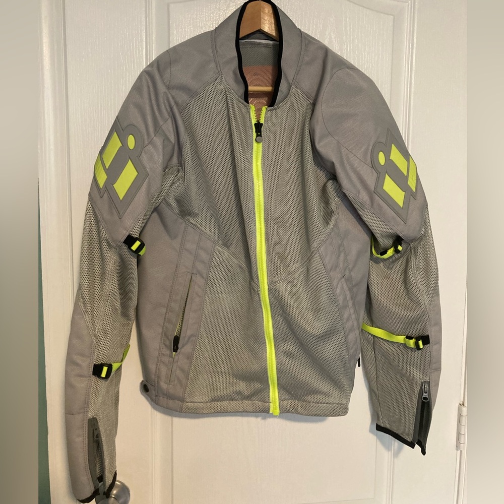 Like-New ICON large mesh summer racing motorcycle jacket with armor